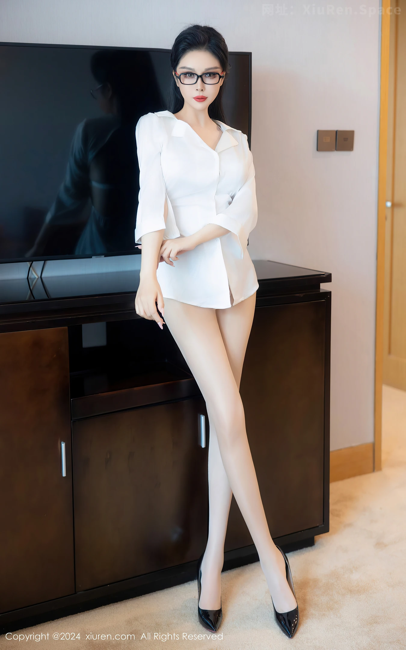 图片[4]-[XiuRen秀人网]VOL.8469 模特田冰冰私房性感白色蕾丝内衣配超薄肉丝秀丰满身材诱惑写真57P-秀人网官方网站